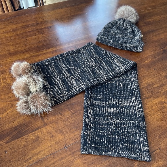 Matching Harricana Hat and Scarf with Fur - Picture 11 of 11